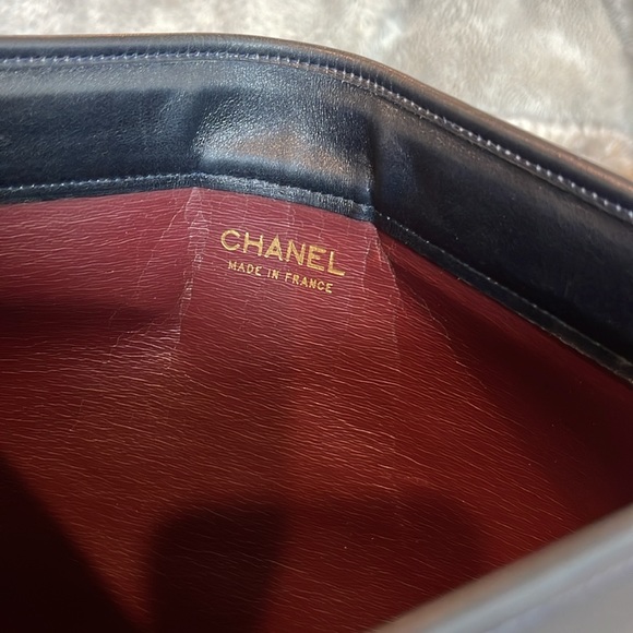 ❤️SOLD❤️ Authentic Vintage Chanel Clutch in black/navy Clutch - Picture 11 of 12